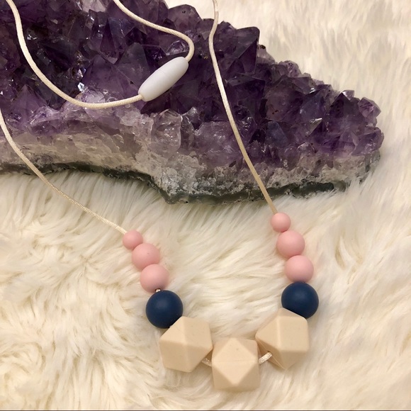💋 BEBE By Me Silicone Teething Necklace Nursing - Picture 1 of 2